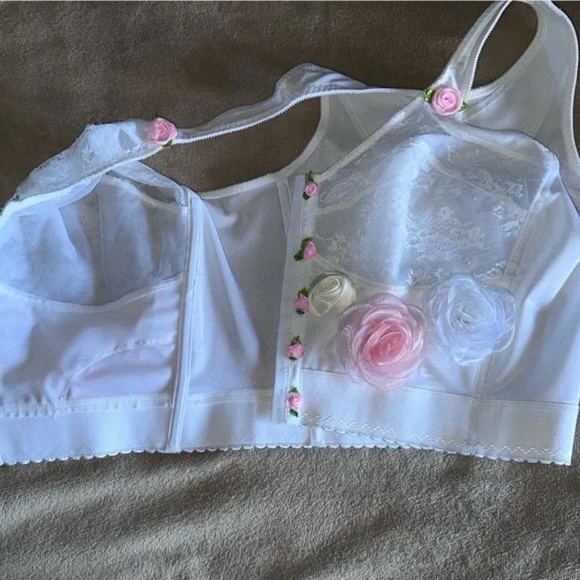 Long line, Bustier Bra. Embellished with Roses. Lace Bra Bt Cortland 42D - Picture 2 of 6